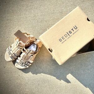 BED|STU: CLAIRE     Size: 7.5 Color: Nectar LUX